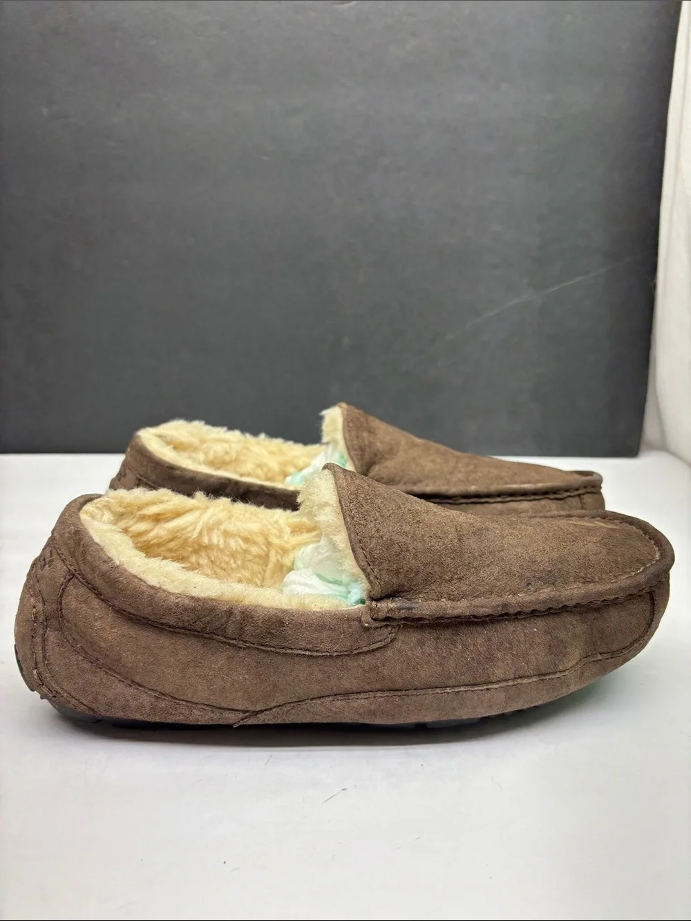 UGG slip on slippers for men’s, sz 8, box 63